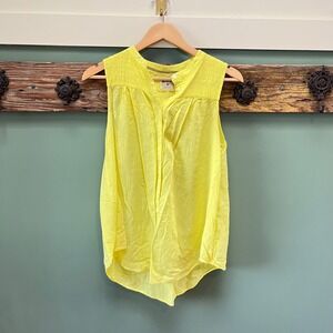 Holding Horses Yellow Sleeveless Smocked Button Front Blouse Top XS Rayon‎